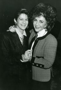 Elizabeth Taylor, Aileen Getty 1988 LA.jpg